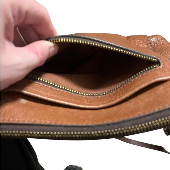 Fossil Vickery brown leather crossbody bag with adjustable strap - Picture 13 of 16